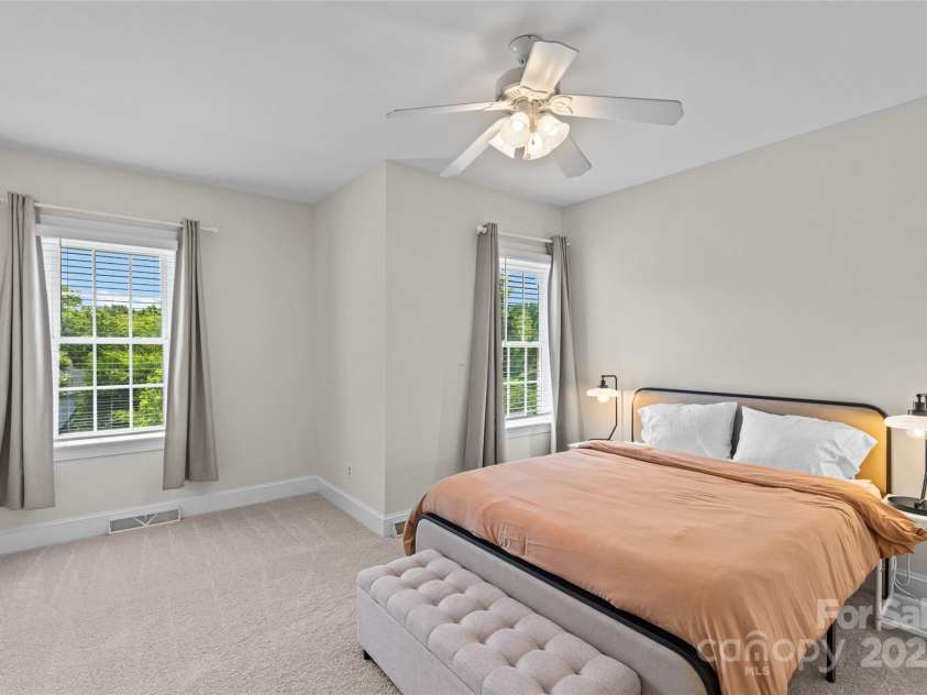 3535 Selwyn Farms Lane, Charlotte, NC 28209.  MLS# CAR4273812, YatesRealty ID 22681. 
