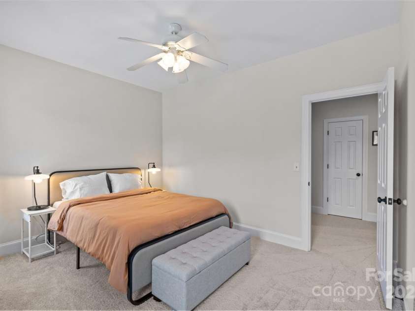 3535 Selwyn Farms Lane, Charlotte, NC 28209.  MLS# CAR4273812, YatesRealty ID 22681. 