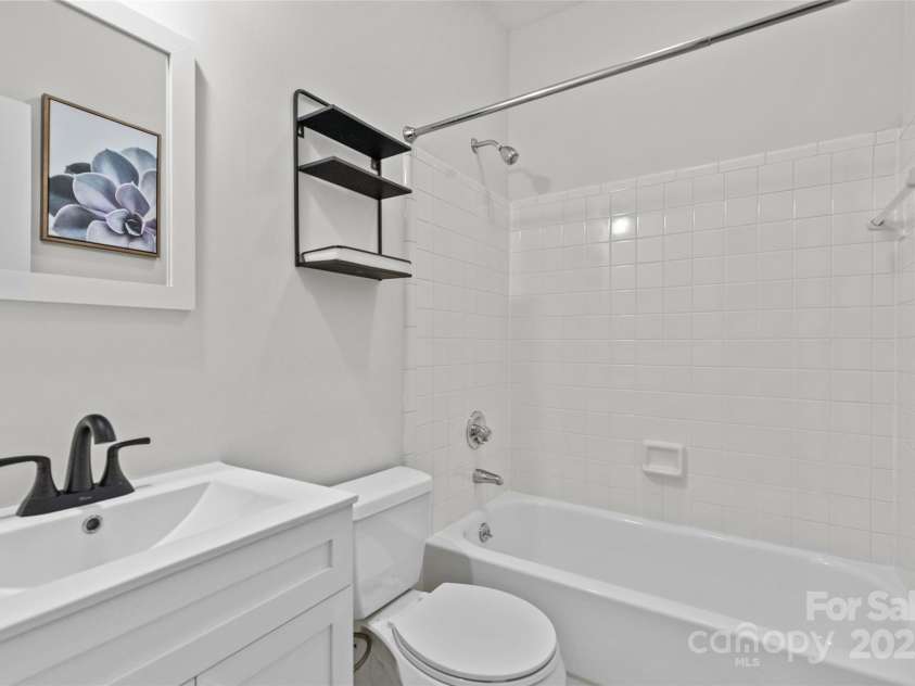 3535 Selwyn Farms Lane, Charlotte, NC 28209.  MLS# CAR4273812, YatesRealty ID 22681. 
