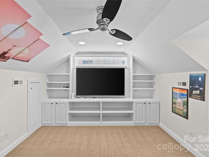 3535 Selwyn Farms Lane, Charlotte, NC 28209.  MLS# CAR4273812, YatesRealty ID 22681. 
