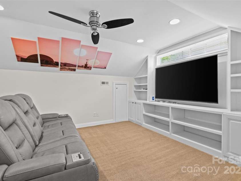 3535 Selwyn Farms Lane, Charlotte, NC 28209.  MLS# CAR4273812, YatesRealty ID 22681. 
