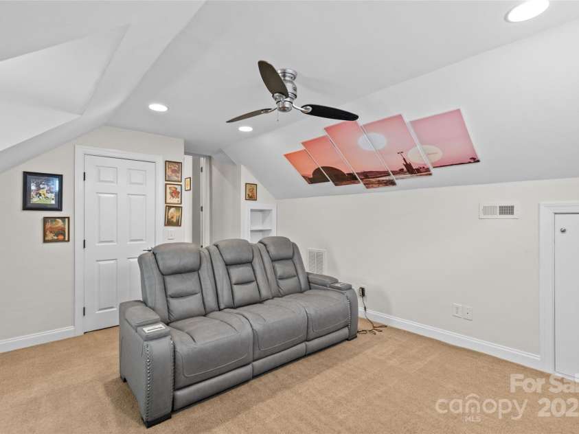 3535 Selwyn Farms Lane, Charlotte, NC 28209.  MLS# CAR4273812, YatesRealty ID 22681. 