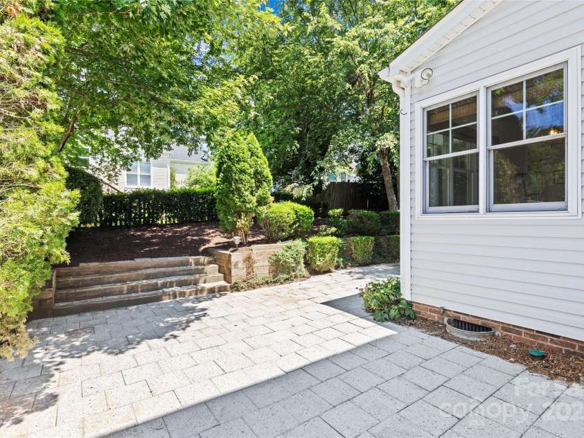 3535 Selwyn Farms Lane, Charlotte, NC 28209.  MLS# CAR4273812, YatesRealty ID 22681. 