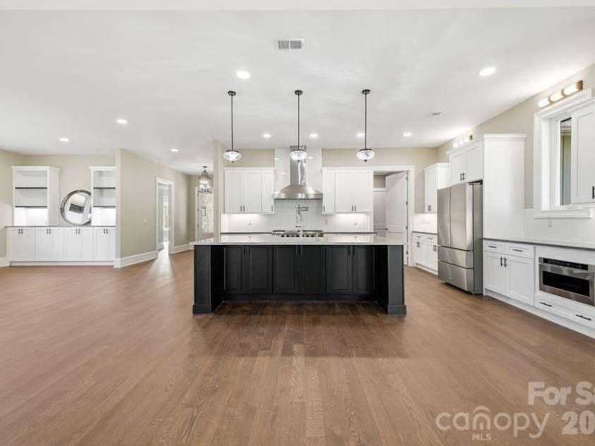 246 Northview Drive, Hendersonville, NC 28791.  MLS# CAR4361098, YatesRealty ID 22683. 