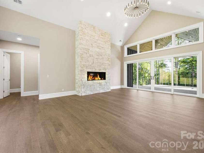 246 Northview Drive, Hendersonville, NC 28791.  MLS# CAR4361098, YatesRealty ID 22683. 