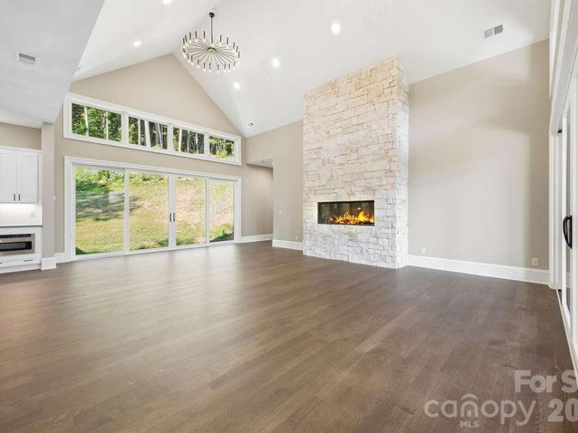 246 Northview Drive, Hendersonville, NC 28791.  MLS# CAR4361098, YatesRealty ID 22683. 
