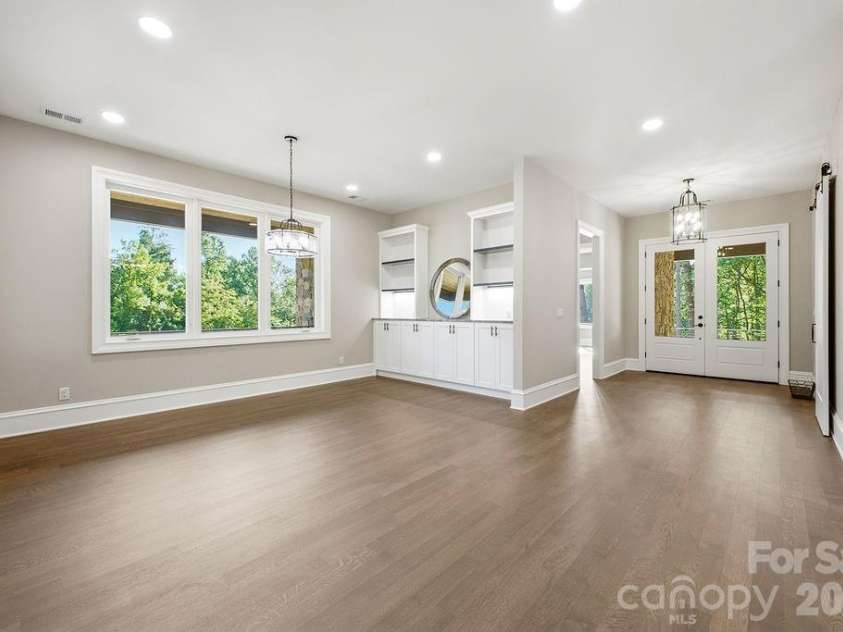 246 Northview Drive, Hendersonville, NC 28791.  MLS# CAR4361098, YatesRealty ID 22683. 