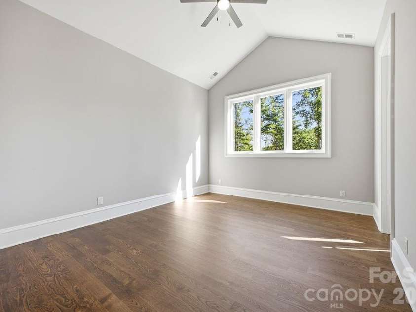 246 Northview Drive, Hendersonville, NC 28791.  MLS# CAR4361098, YatesRealty ID 22683. 