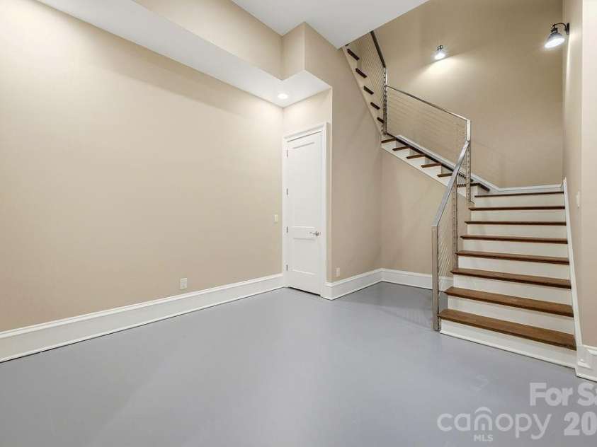246 Northview Drive, Hendersonville, NC 28791.  MLS# CAR4361098, YatesRealty ID 22683. 