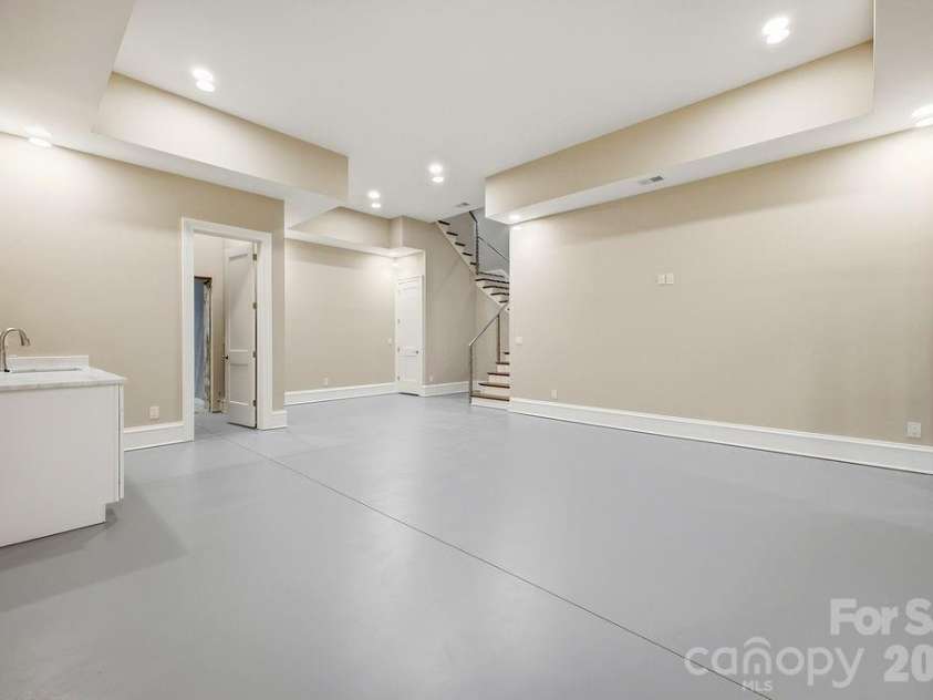 246 Northview Drive, Hendersonville, NC 28791.  MLS# CAR4361098, YatesRealty ID 22683. 