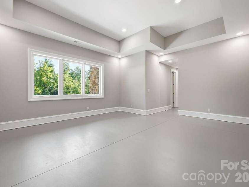 246 Northview Drive, Hendersonville, NC 28791.  MLS# CAR4361098, YatesRealty ID 22683. 