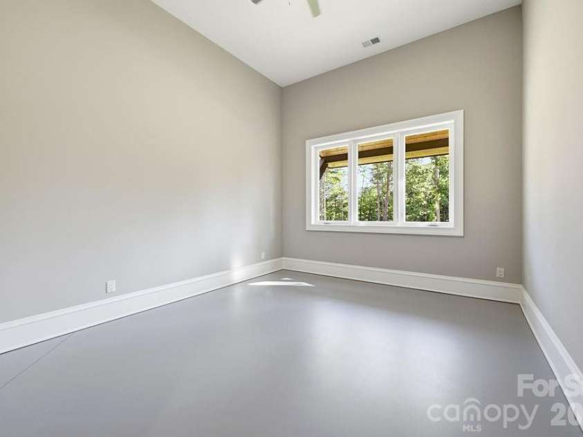 246 Northview Drive, Hendersonville, NC 28791.  MLS# CAR4361098, YatesRealty ID 22683. 