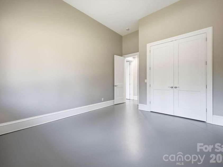 246 Northview Drive, Hendersonville, NC 28791.  MLS# CAR4361098, YatesRealty ID 22683. 