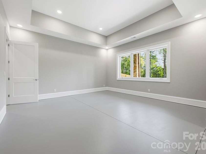 246 Northview Drive, Hendersonville, NC 28791.  MLS# CAR4361098, YatesRealty ID 22683. 