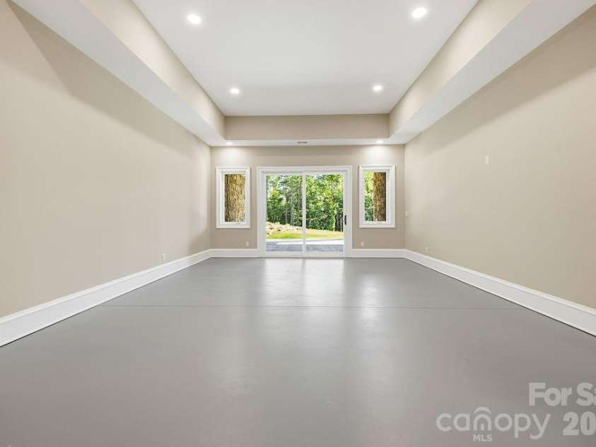 246 Northview Drive, Hendersonville, NC 28791.  MLS# CAR4361098, YatesRealty ID 22683. 