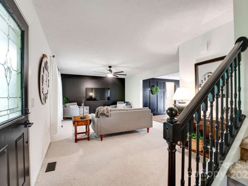 41 Kings Creek Drive, Sylva, NC 28779.  MLS# CAR4294977, YatesRealty ID 22684. 