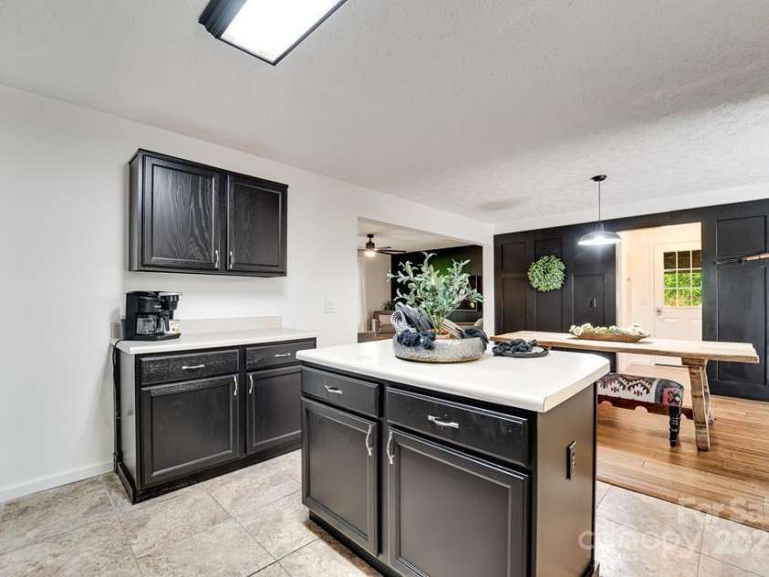41 Kings Creek Drive, Sylva, NC 28779.  MLS# CAR4294977, YatesRealty ID 22684. 