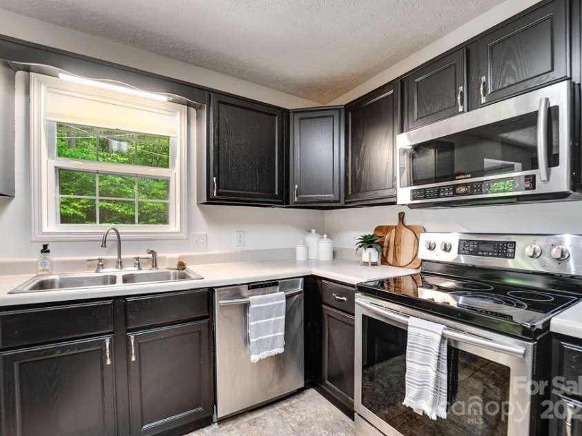 41 Kings Creek Drive, Sylva, NC 28779.  MLS# CAR4294977, YatesRealty ID 22684. 
