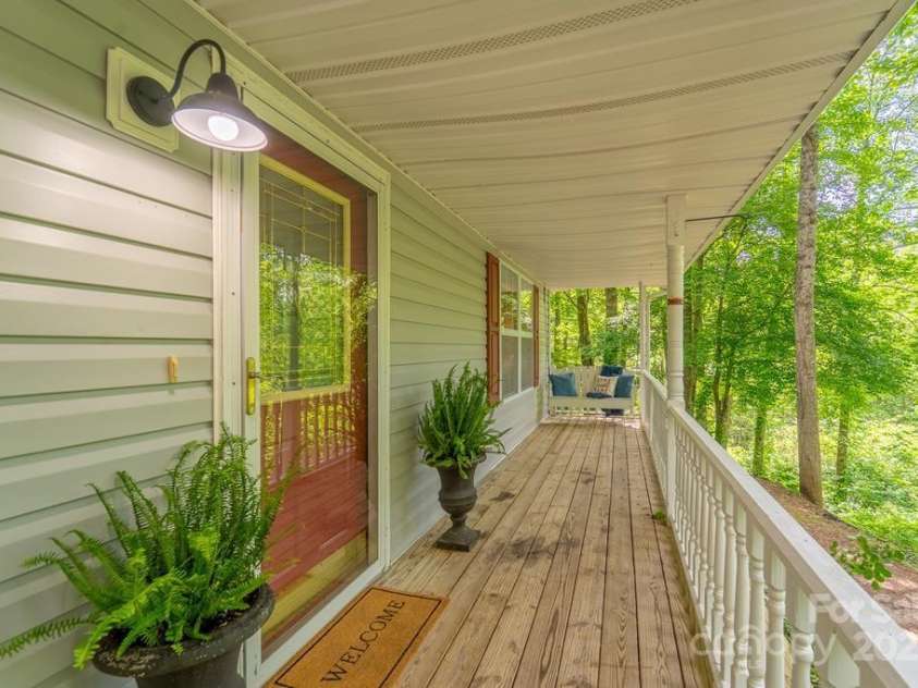41 Kings Creek Drive, Sylva, NC 28779.  MLS# CAR4294977, YatesRealty ID 22684. 