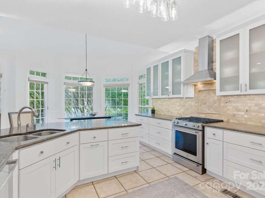 3506 Cardiff Lane, Matthews, NC 28104.  MLS# CAR4261247, YatesRealty ID 22685. Kitchen
