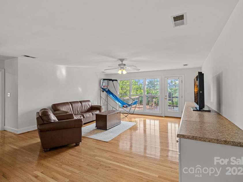 3506 Cardiff Lane, Matthews, NC 28104.  MLS# CAR4261247, YatesRealty ID 22685. Loft