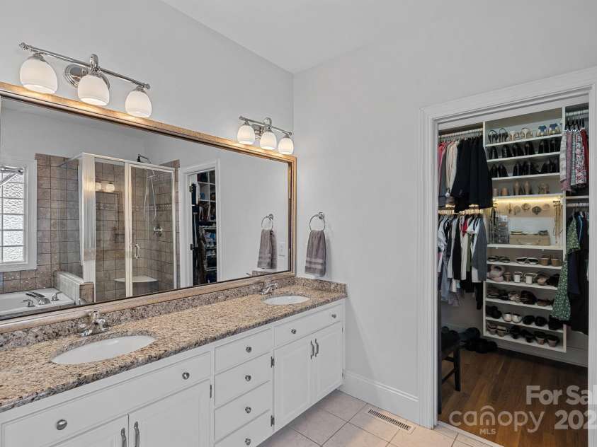 3506 Cardiff Lane, Matthews, NC 28104.  MLS# CAR4261247, YatesRealty ID 22685. Primary Bath