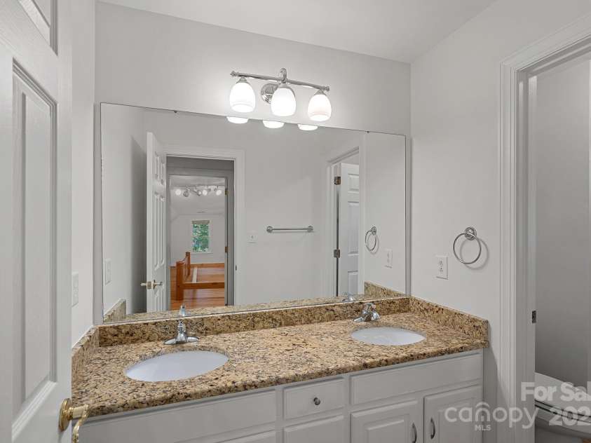 3506 Cardiff Lane, Matthews, NC 28104.  MLS# CAR4261247, YatesRealty ID 22685. Upper Full Bath