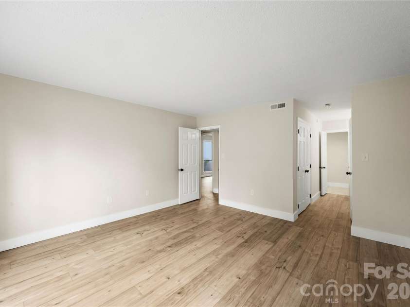 7204 Winery Lane, Charlotte, NC 28227.  MLS# CAR4377469, YatesRealty ID 22685. 