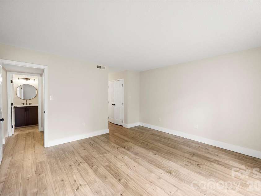 7204 Winery Lane, Charlotte, NC 28227.  MLS# CAR4377469, YatesRealty ID 22685. 