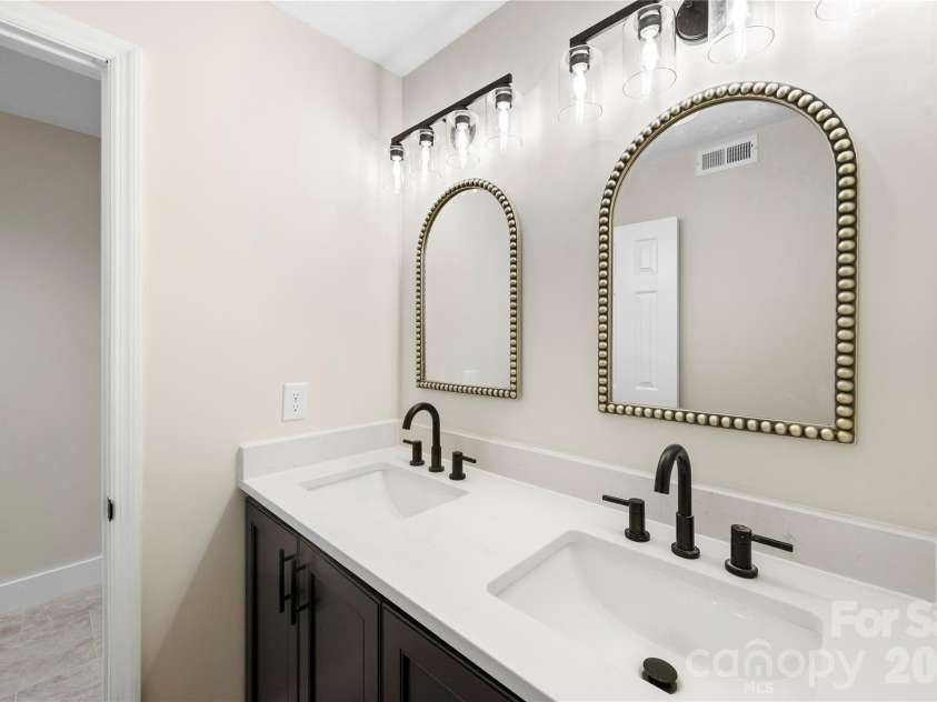 7204 Winery Lane, Charlotte, NC 28227.  MLS# CAR4377469, YatesRealty ID 22685. 