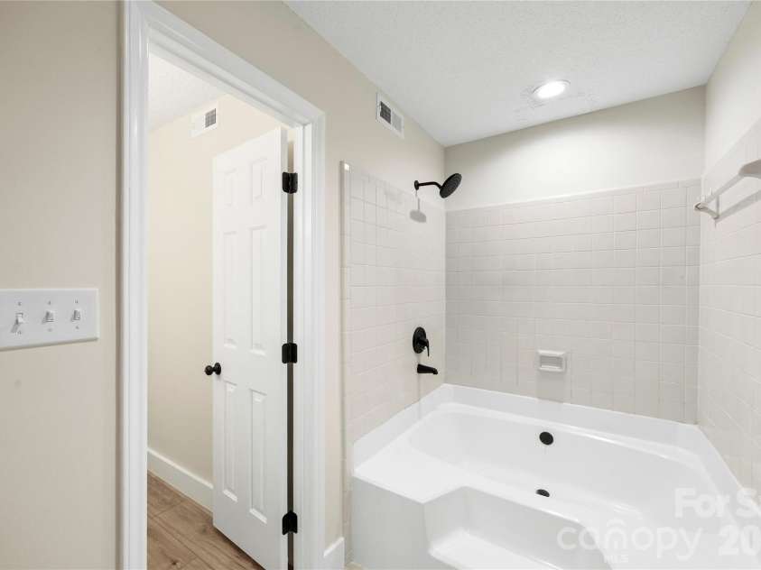 7204 Winery Lane, Charlotte, NC 28227.  MLS# CAR4377469, YatesRealty ID 22685. 