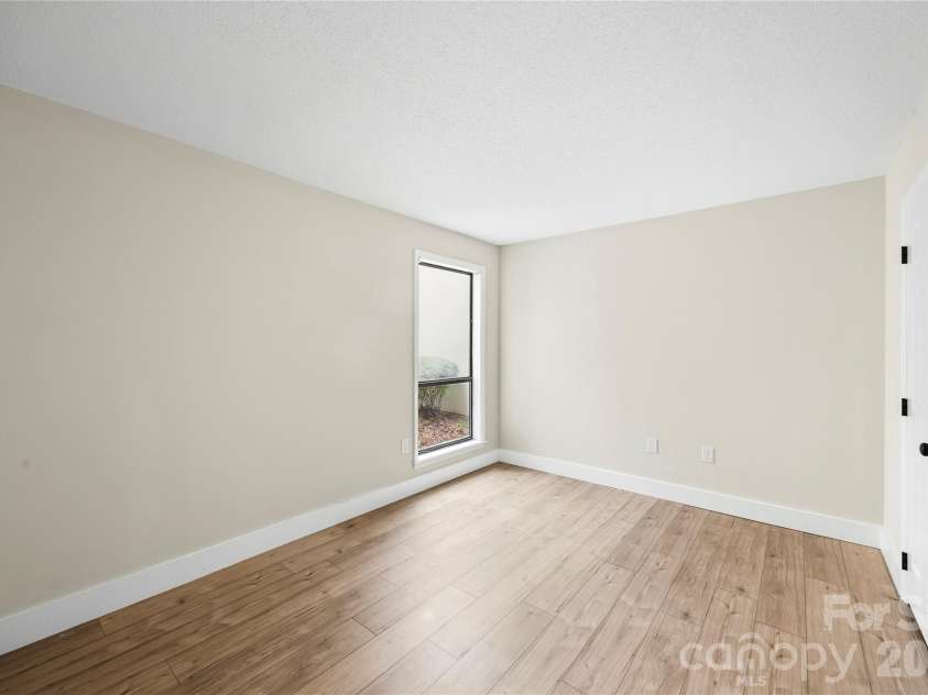7204 Winery Lane, Charlotte, NC 28227.  MLS# CAR4377469, YatesRealty ID 22685. 