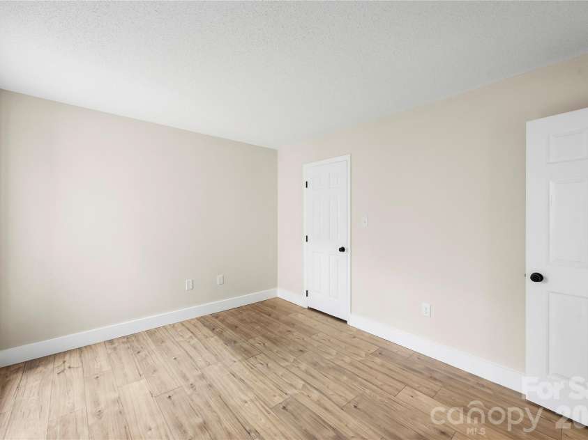 7204 Winery Lane, Charlotte, NC 28227.  MLS# CAR4377469, YatesRealty ID 22685. 