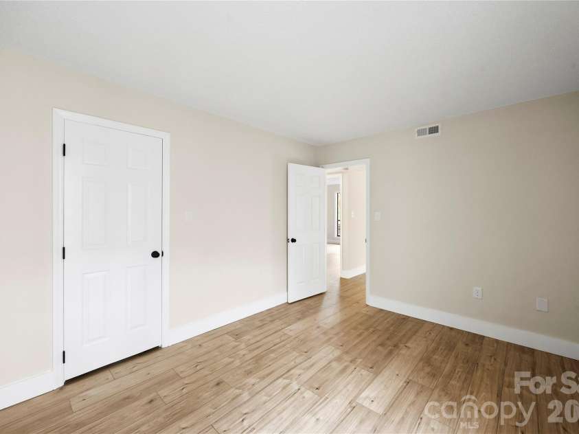 7204 Winery Lane, Charlotte, NC 28227.  MLS# CAR4377469, YatesRealty ID 22685. 