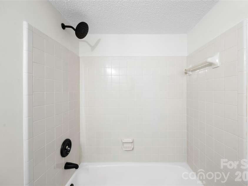7204 Winery Lane, Charlotte, NC 28227.  MLS# CAR4377469, YatesRealty ID 22685. 