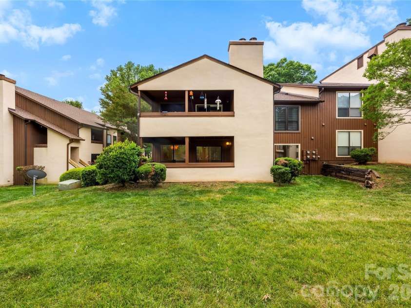 7204 Winery Lane, Charlotte, NC 28227.  MLS# CAR4377469, YatesRealty ID 22685. 