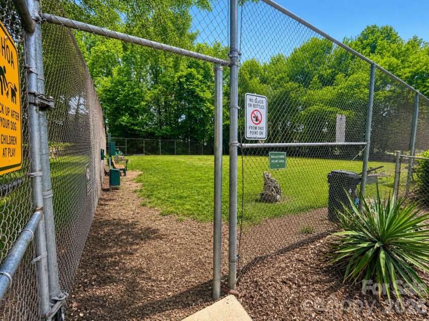 7204 Winery Lane, Charlotte, NC 28227.  MLS# CAR4377469, YatesRealty ID 22685. Community Dog Park.