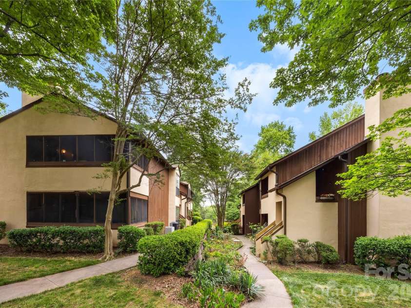 7204 Winery Lane, Charlotte, NC 28227.  MLS# CAR4377469, YatesRealty ID 22685. Second building on the left!