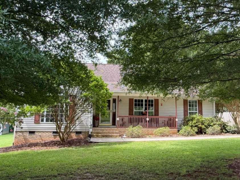 2511 Old Pond Drive, Lincolnton, NC 28092.  MLS# CAR4273165, YatesRealty ID 22686. 