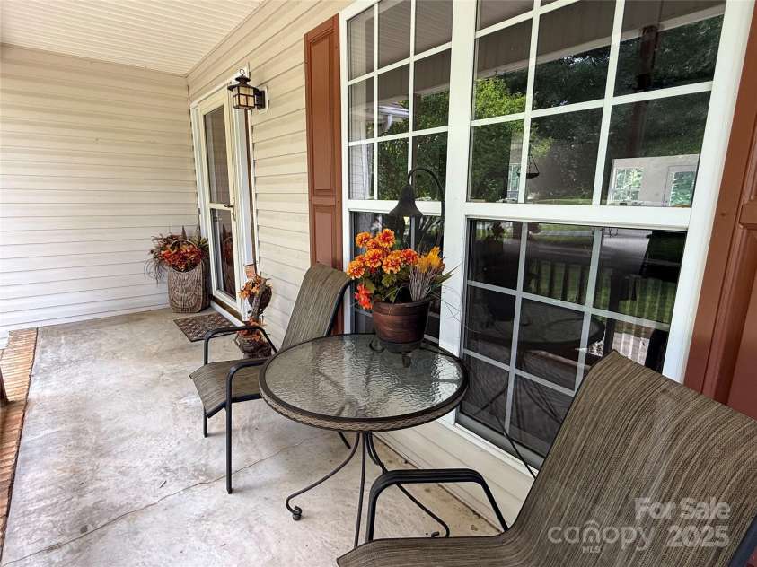 2511 Old Pond Drive, Lincolnton, NC 28092.  MLS# CAR4273165, YatesRealty ID 22686. 