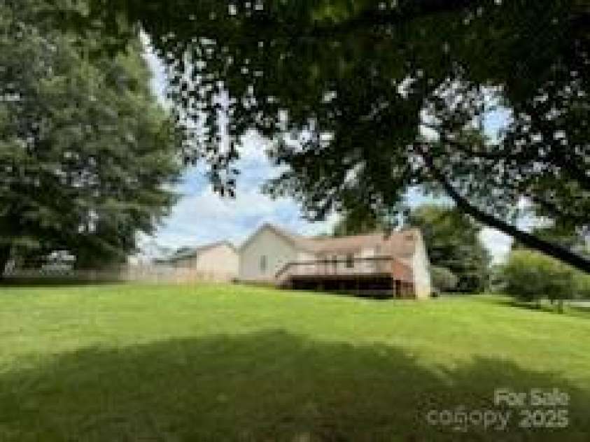 2511 Old Pond Drive, Lincolnton, NC 28092.  MLS# CAR4273165, YatesRealty ID 22686. 