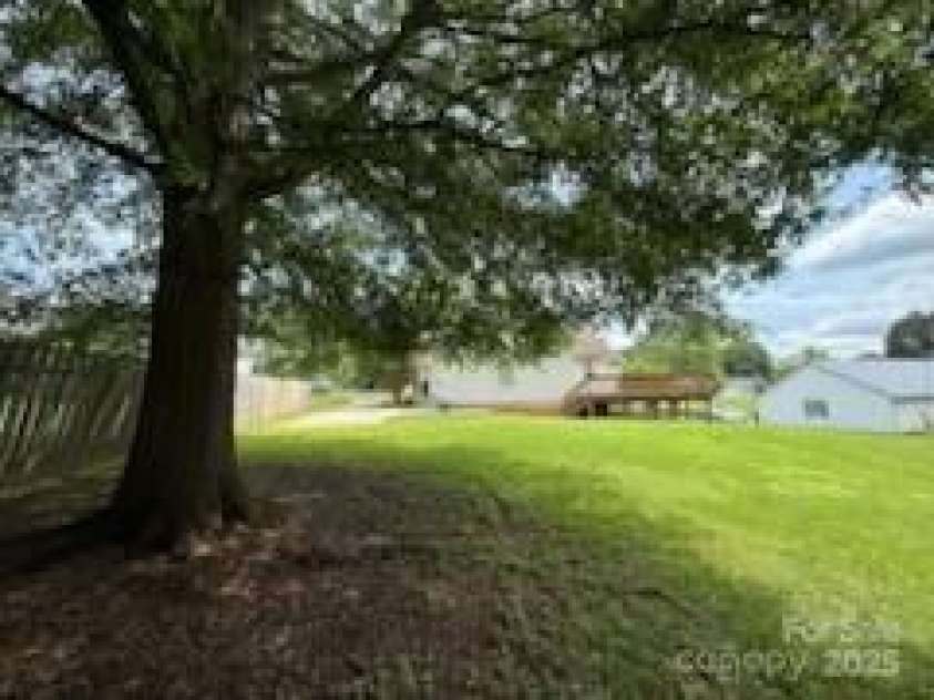 2511 Old Pond Drive, Lincolnton, NC 28092.  MLS# CAR4273165, YatesRealty ID 22686. 