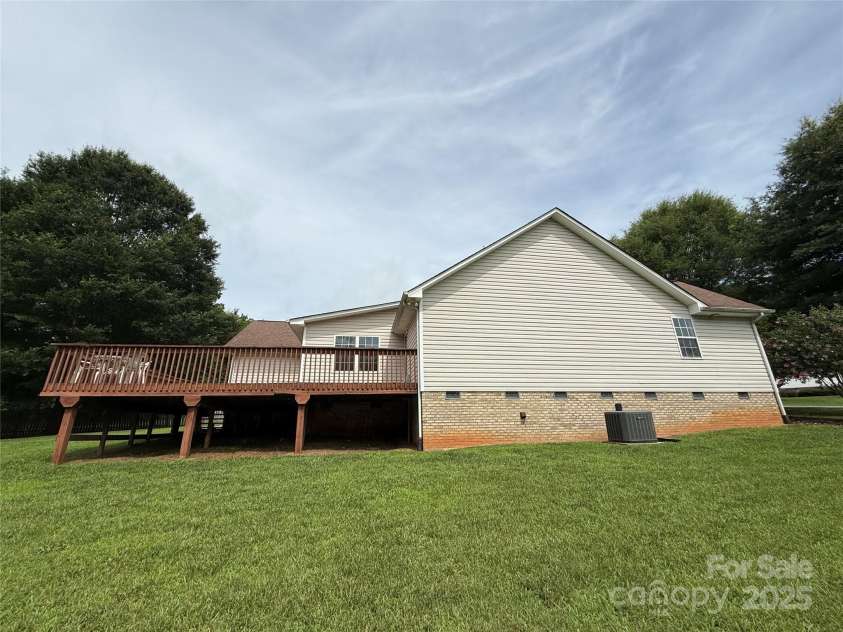 2511 Old Pond Drive, Lincolnton, NC 28092.  MLS# CAR4273165, YatesRealty ID 22686. 