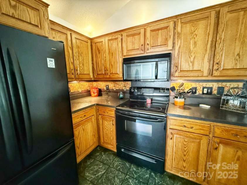 2511 Old Pond Drive, Lincolnton, NC 28092.  MLS# CAR4273165, YatesRealty ID 22686. 