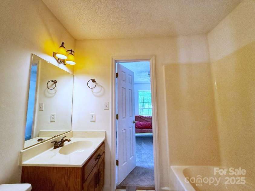 2511 Old Pond Drive, Lincolnton, NC 28092.  MLS# CAR4273165, YatesRealty ID 22686. 