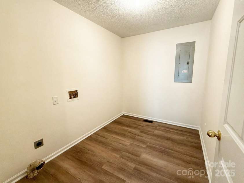 2511 Old Pond Drive, Lincolnton, NC 28092.  MLS# CAR4273165, YatesRealty ID 22686. 