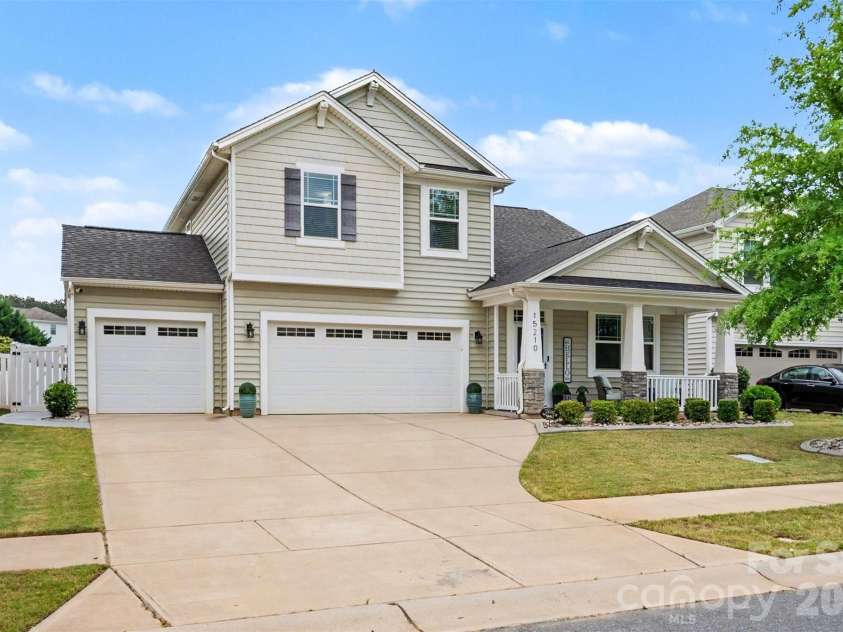 15210 Red Canoe Way, Charlotte, NC 28278.  MLS# CAR4380458, YatesRealty ID 22687. 
