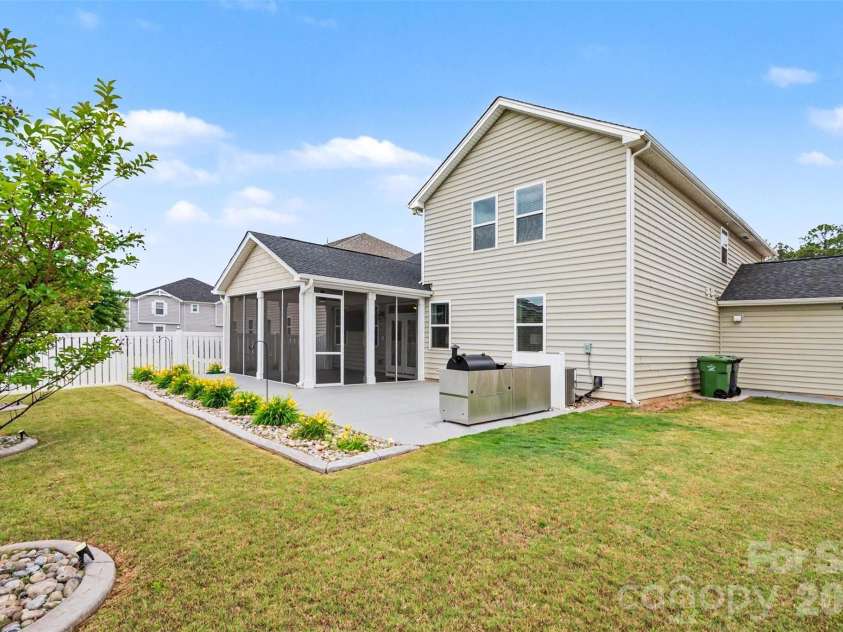 15210 Red Canoe Way, Charlotte, NC 28278.  MLS# CAR4380458, YatesRealty ID 22687. 