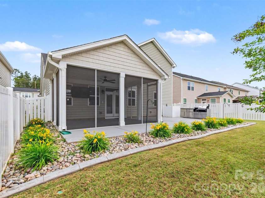 15210 Red Canoe Way, Charlotte, NC 28278.  MLS# CAR4380458, YatesRealty ID 22687. 