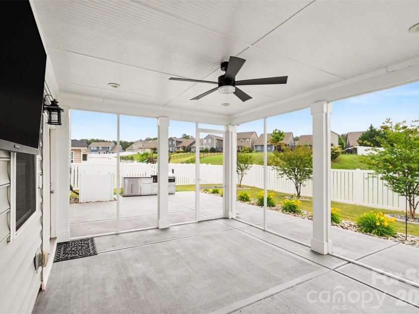 15210 Red Canoe Way, Charlotte, NC 28278.  MLS# CAR4380458, YatesRealty ID 22687. 